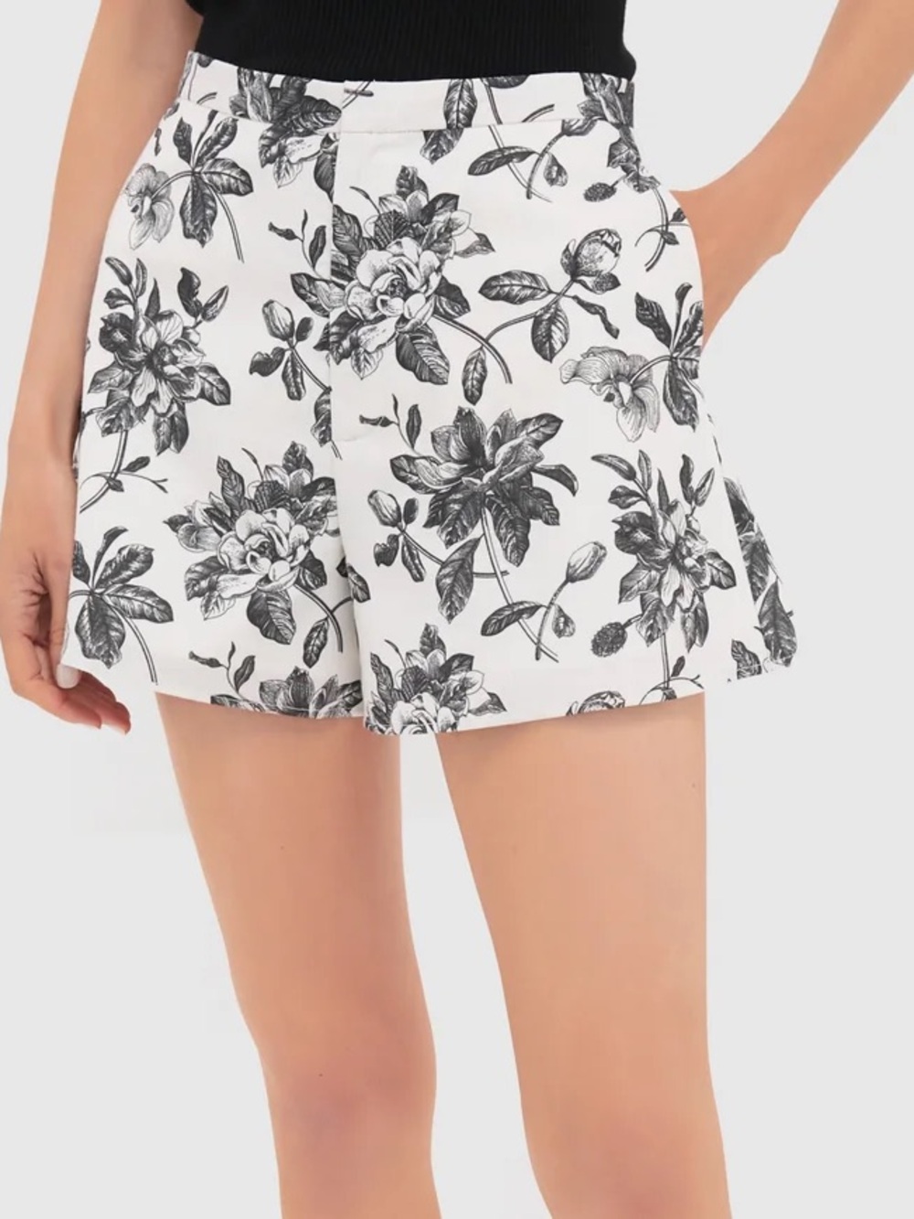 Hyacinth House Tuckernuck Floral High Waisted Shorts - Medium